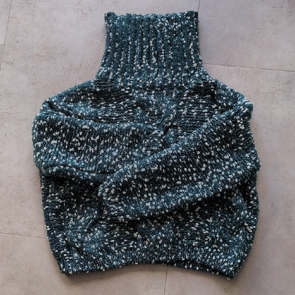 Goodnight Macaroon Speckled Deep Green Turtleneck Sweater